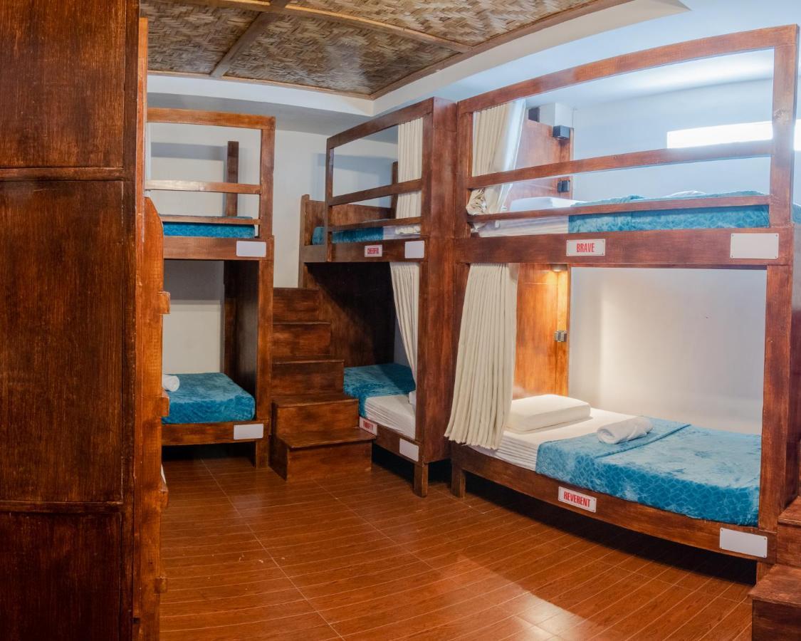 Public House Hostel Мактан Екстериор снимка