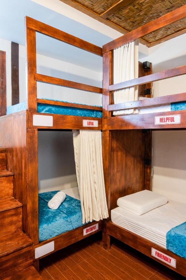 Public House Hostel Мактан Екстериор снимка