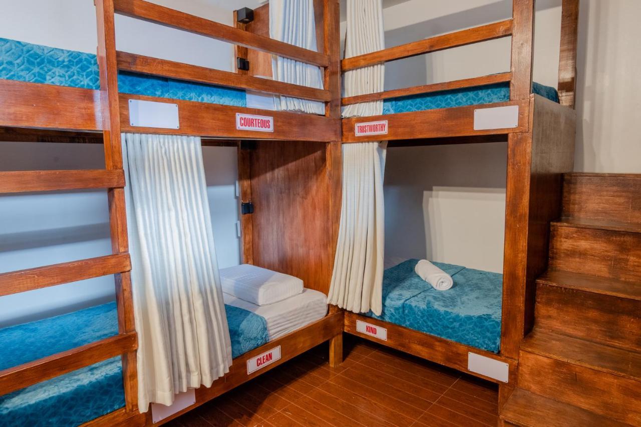 Public House Hostel Мактан Екстериор снимка