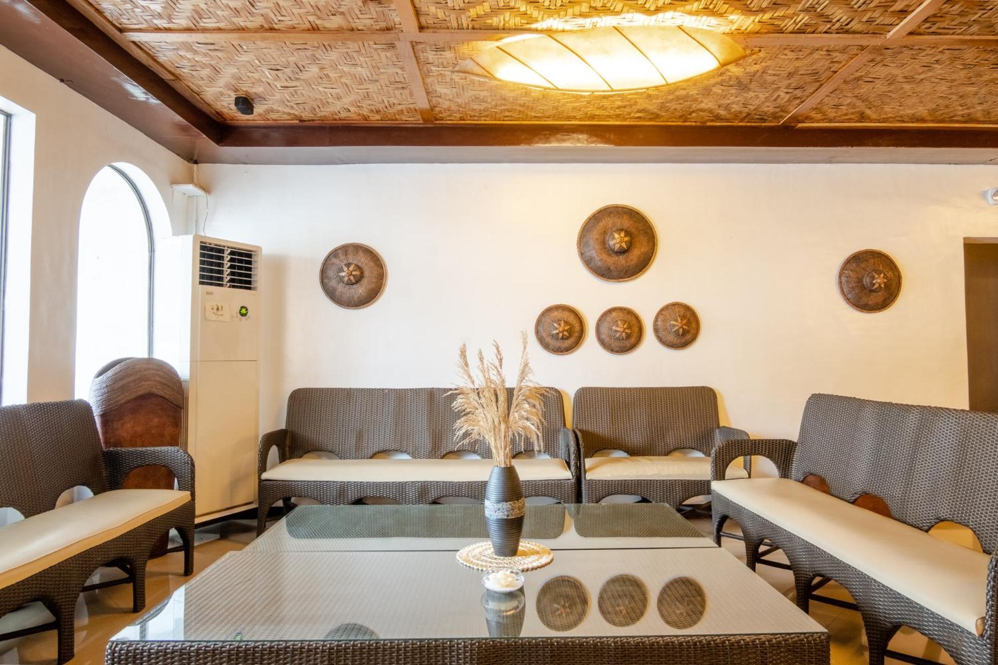 Public House Hostel Мактан Екстериор снимка